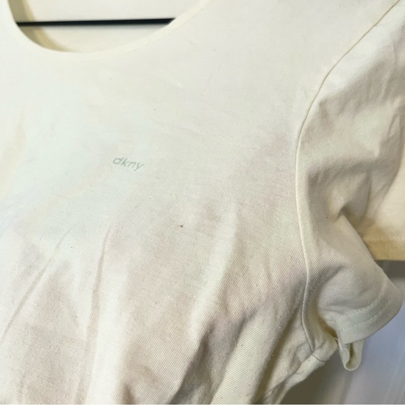 ✧･ﾟdkny basic tee - Picture 3 of 5